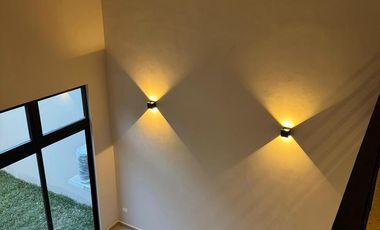 CASA DE 3 RECÁMARAS CON TERRAZA Y ALBERCA PRIVADA EN VENTA. PLAYA DEL CARMEN. ENTREGA INMEDIATA.