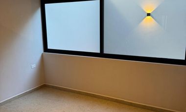 CASA DE 3 RECÁMARAS CON TERRAZA Y ALBERCA PRIVADA EN VENTA. PLAYA DEL CARMEN. ENTREGA INMEDIATA.