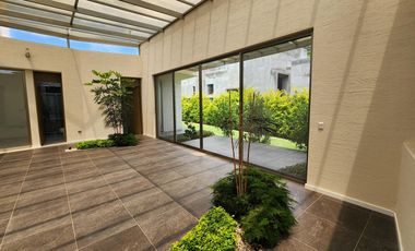 Casa en Venta en Club de Golf Tres Marías DE UN NIVEL