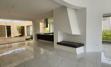 Casa en Venta en Club de Golf Tres Marías DE UN NIVEL
