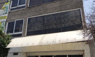 Renta Local con Planta Baja y 2 pisos mas  Excelente Ubicación en Nezahualcóyotl