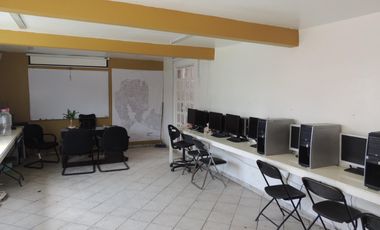 Renta Local con Planta Baja y 2 pisos mas  Excelente Ubicación en Nezahualcóyotl