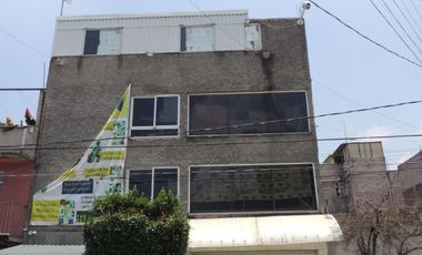 Renta Local con Planta Baja y 2 pisos mas  Excelente Ubicación en Nezahualcóyotl