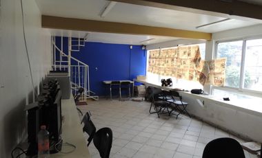 Renta Local con Planta Baja y 2 pisos mas  Excelente Ubicación en Nezahualcóyotl