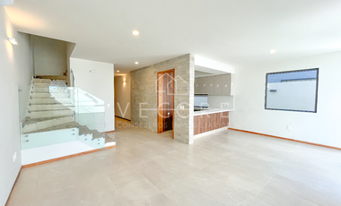 CASA EN VENTA EN PARQUES VALLARTA, ZAPOPAN