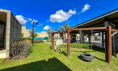 CASA EN VENTA EN PARQUES VALLARTA, ZAPOPAN