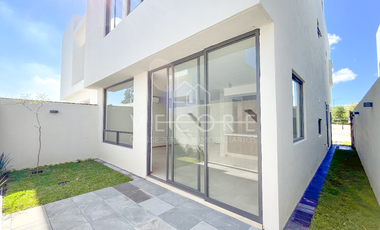 CASA EN VENTA EN PARQUES VALLARTA, ZAPOPAN