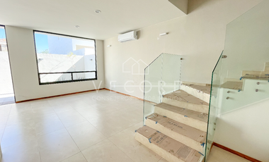 CASA EN VENTA EN PARQUES VALLARTA, ZAPOPAN