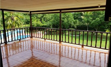 Vendo casa campestre vía al mar