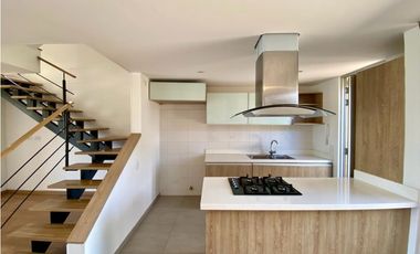 SE ARRIENDA HERMOSA CASA EN CAJICA