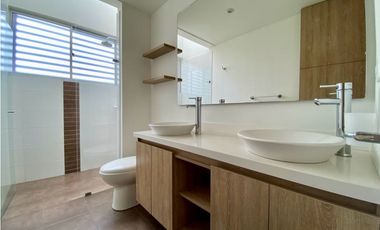 SE ARRIENDA HERMOSA CASA EN CAJICA