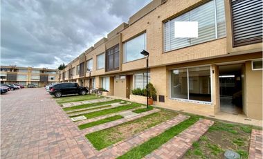 SE ARRIENDA HERMOSA CASA EN CAJICA