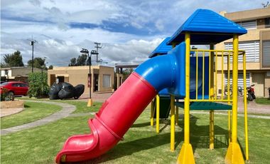 SE ARRIENDA HERMOSA CASA EN CAJICA