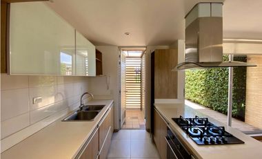 SE ARRIENDA HERMOSA CASA EN CAJICA