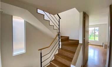 SE ARRIENDA HERMOSA CASA EN CAJICA