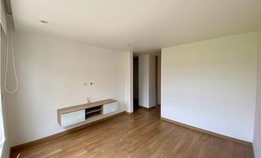 SE ARRIENDA HERMOSA CASA EN CAJICA