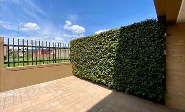 SE ARRIENDA HERMOSA CASA EN CAJICA