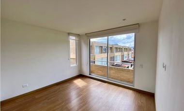 SE ARRIENDA HERMOSA CASA EN CAJICA