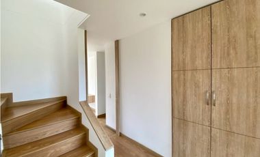 SE ARRIENDA HERMOSA CASA EN CAJICA