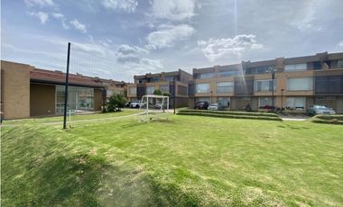 SE ARRIENDA HERMOSA CASA EN CAJICA