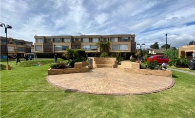 SE ARRIENDA HERMOSA CASA EN CAJICA