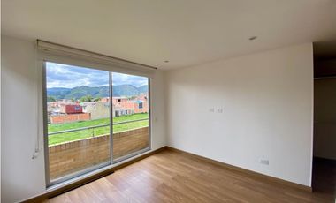 SE ARRIENDA HERMOSA CASA EN CAJICA