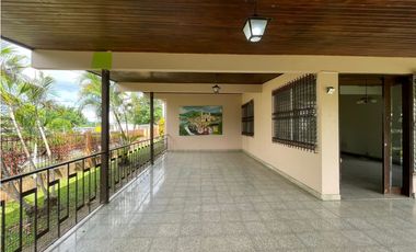 Venta de Casa de esquina en Penonomé, Calle Damián Carles.