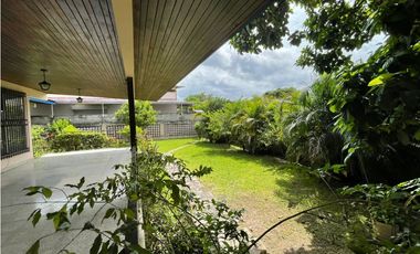 Venta de Casa de esquina en Penonomé, Calle Damián Carles.