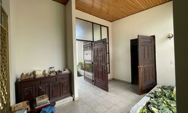 Venta de Casa de esquina en Penonomé, Calle Damián Carles.