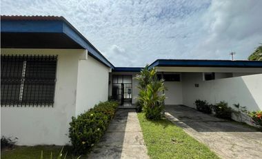 Venta de Casa de esquina en Penonomé, Calle Damián Carles.