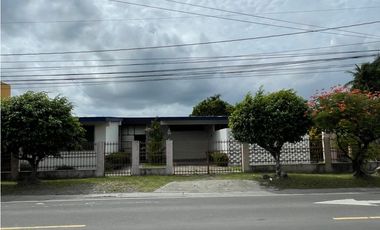Venta de Casa de esquina en Penonomé, Calle Damián Carles.