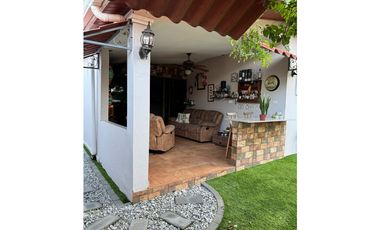 ARRAIJAN / RES. COLINAS DEL OESTE / 385M2 / 3 HABITACION / 1 OFICINA