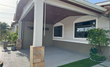 ARRAIJAN / RES. COLINAS DEL OESTE / 385M2 / 3 HABITACION / 1 OFICINA