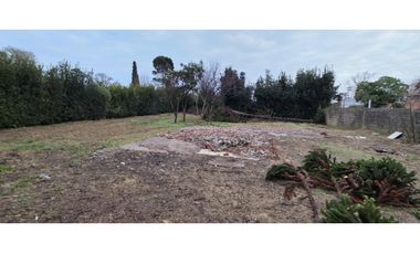 Se venden 2 lotes juntos con una amplia superficie de 700 m2.