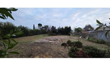 Se venden 2 lotes juntos con una amplia superficie de 700 m2.