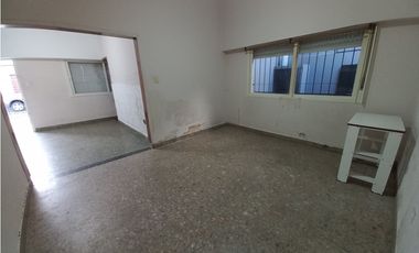 CASA CON DEPARTAMENTOS, MALVINAS Y SARRACHAGA