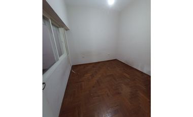 CASA CON DEPARTAMENTOS, MALVINAS Y SARRACHAGA