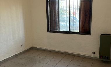 Departamento Tipo Casa en alquiler en Lanus Este