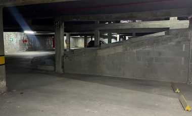 VENTA DE COCHERA EN SOLARES DE SANTA MARIA 3