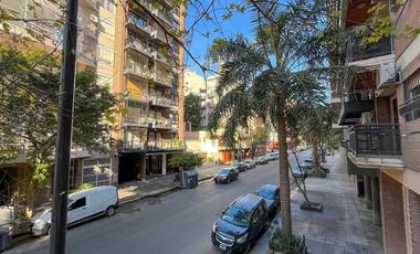 Alquiler depto 2 amb Villa Urquiza. Balcón corrido
