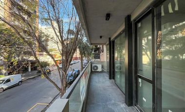 Alquiler depto 2 amb Villa Urquiza. Balcón corrido