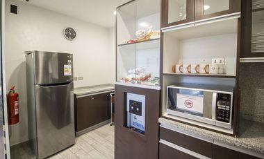 Oficina en Arriendo en Eje Apoquindo // Apumanque // Badajoz