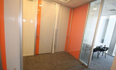 Oficina en Arriendo en Eje Apoquindo // Apumanque // Badajoz