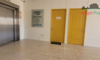 Oficina en Arriendo en Clínica dental en venta a una cuadra de la plaza de armas, con 3 estacionamientos.