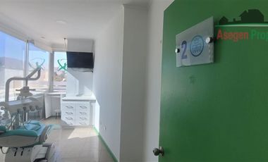 Oficina en Arriendo en Clínica dental en venta a una cuadra de la plaza de armas, con 3 estacionamientos.