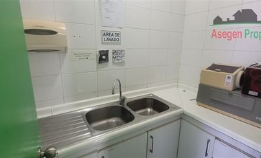 Oficina en Arriendo en Clínica dental en venta a una cuadra de la plaza de armas, con 3 estacionamientos.