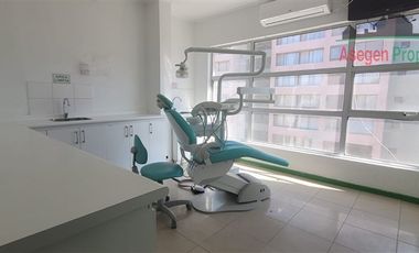Oficina en Arriendo en Clínica dental en venta a una cuadra de la plaza de armas, con 3 estacionamientos.