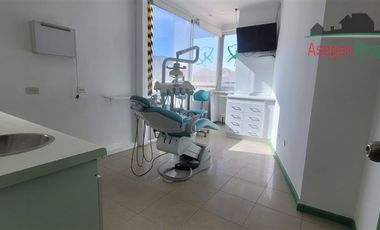 Oficina en Arriendo en Clínica dental en venta a una cuadra de la plaza de armas, con 3 estacionamientos.