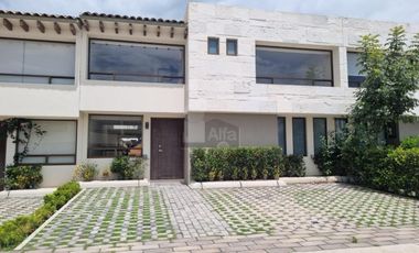 Casa en Renta, Calimaya, Lomas Virreyes, descubre la elegancia y confort ¡tu nuevo hogar te espera!