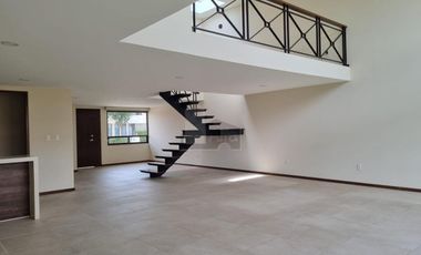 Casa en Renta, Calimaya, Lomas Virreyes, descubre la elegancia y confort ¡tu nuevo hogar te espera!